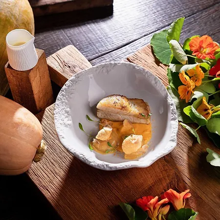 Отель La Ferme Saint Simeon & - Relais & Chateaux